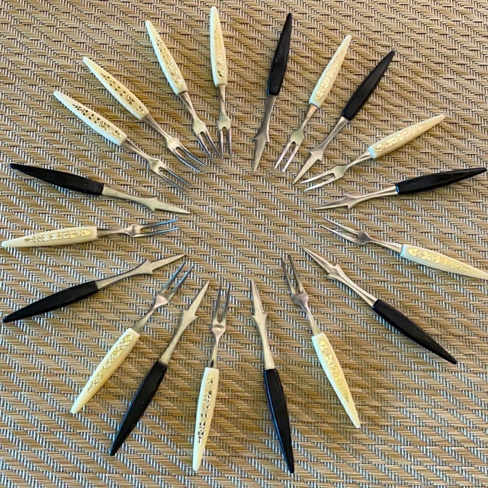 Mid Century Cocktail / Hors d'oeuvre Fork Set